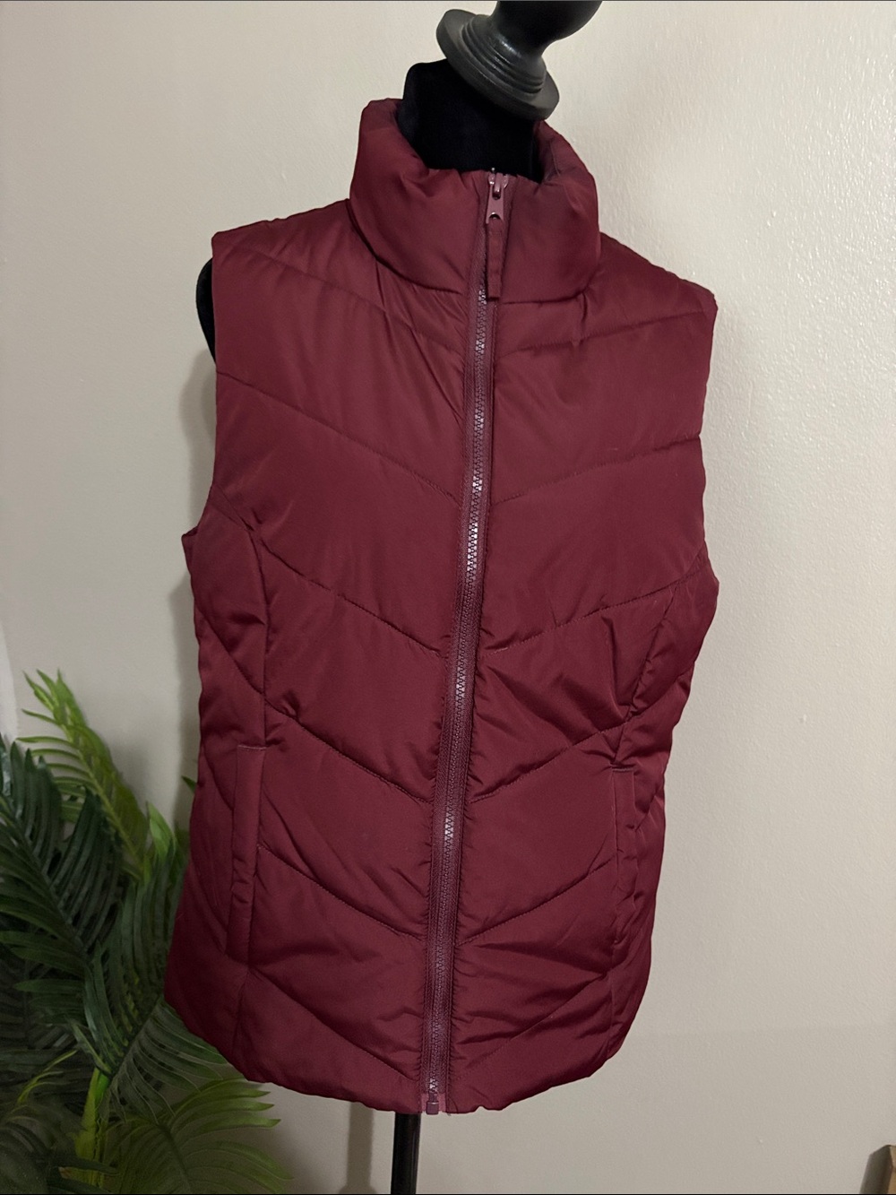 Cole Haan Quilted Puffer Vest - Burgundy women’s Small - Picture 2 of 12
